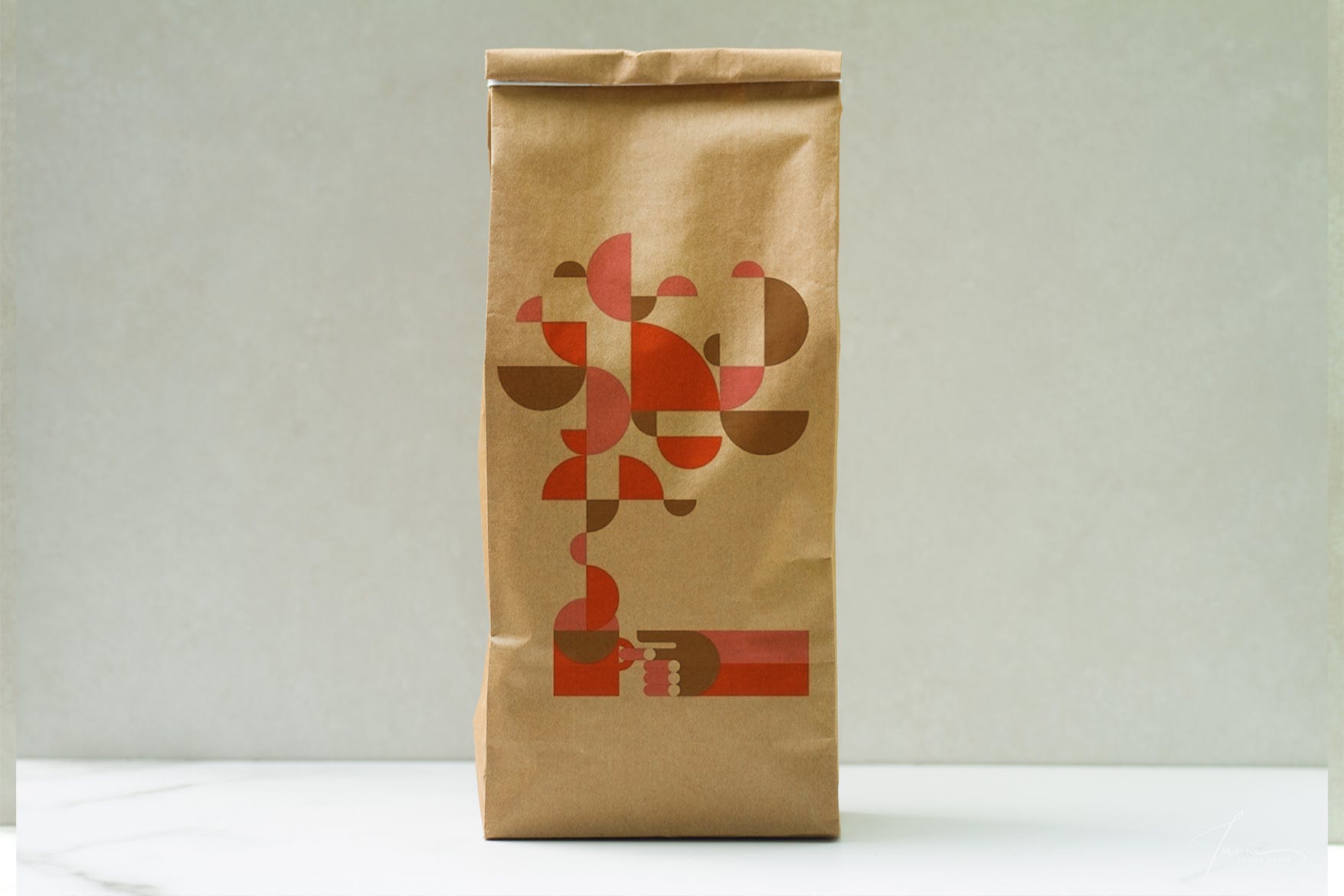 咖啡豆牛皮纸袋包装设计样机 coffee craft bag mockup