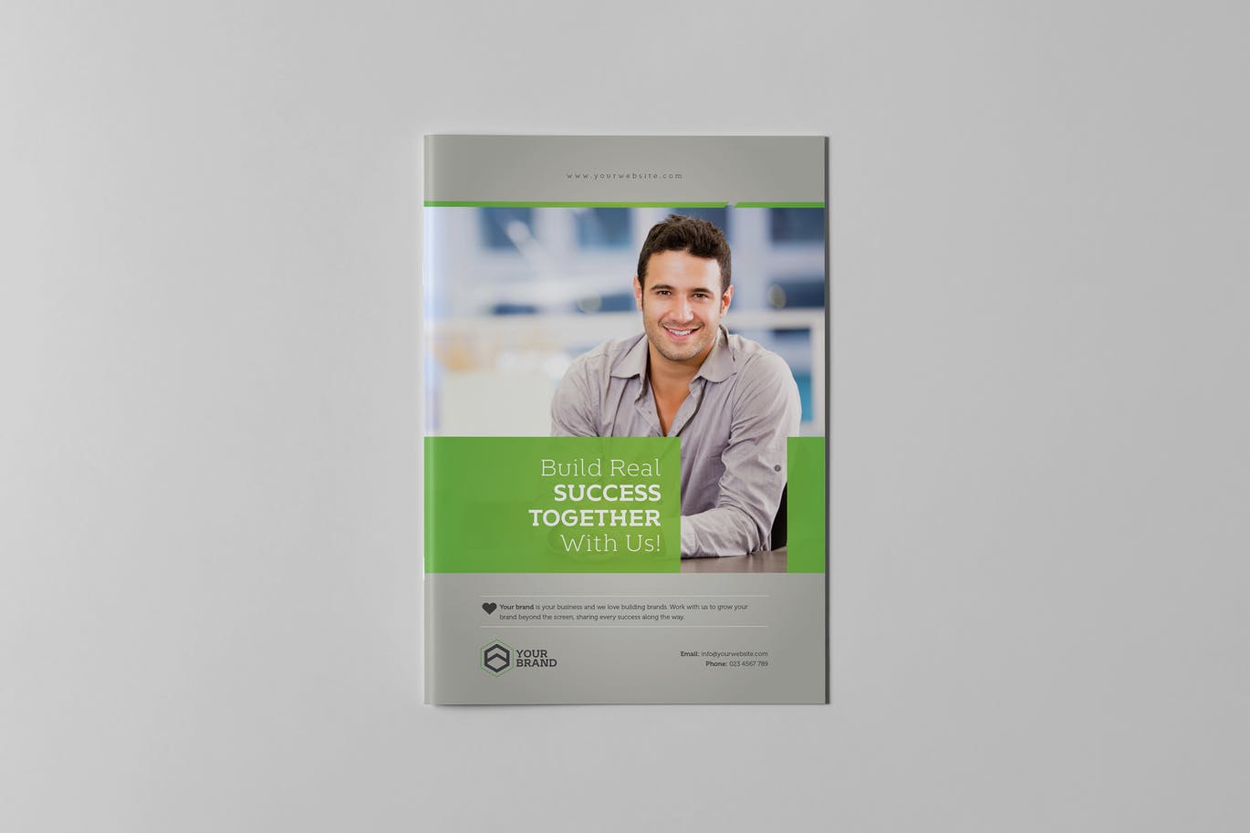 企业宣传册制作宣传画册版式设计模板 Light Business Brochure插图