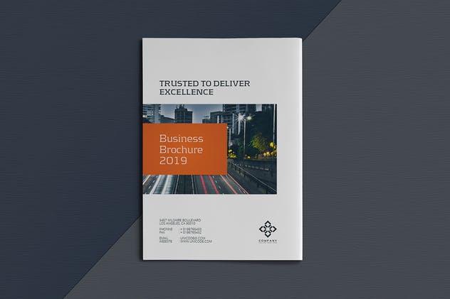 12页简单易用企业画册设计INDD设计模板 Business Brochure Template插图10