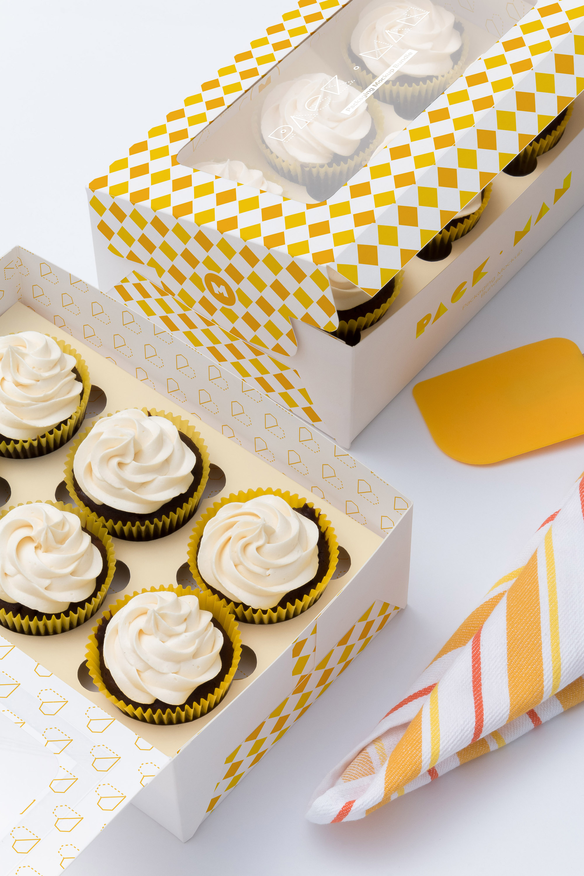 六个装纸杯蛋糕甜点纸盒包装盒设计样机04 Six Cupcake Box Mockup 04
