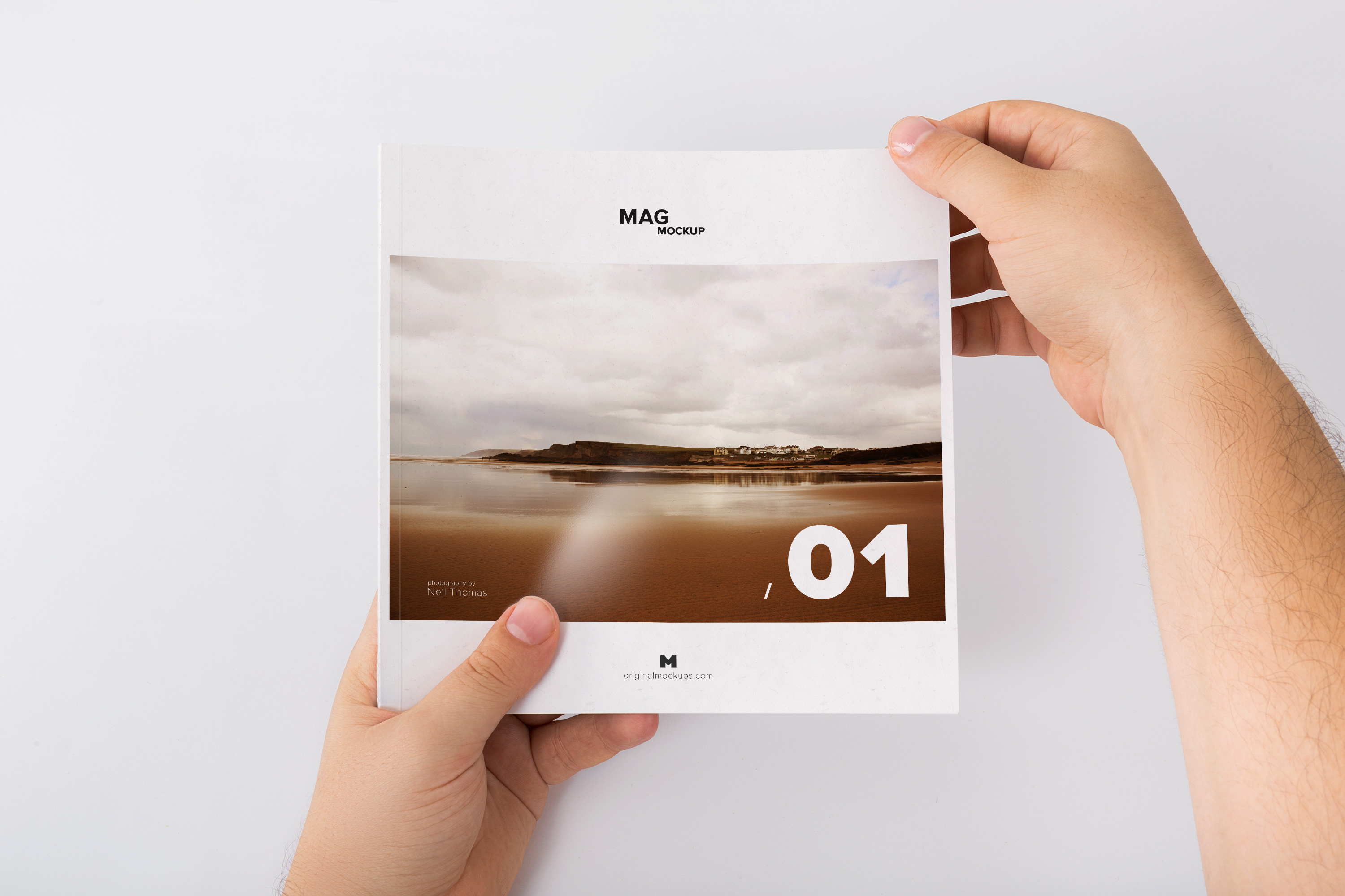 手持方形杂志封面设计预览样机01 Holding Closed Square Magazine Mockup 01插图