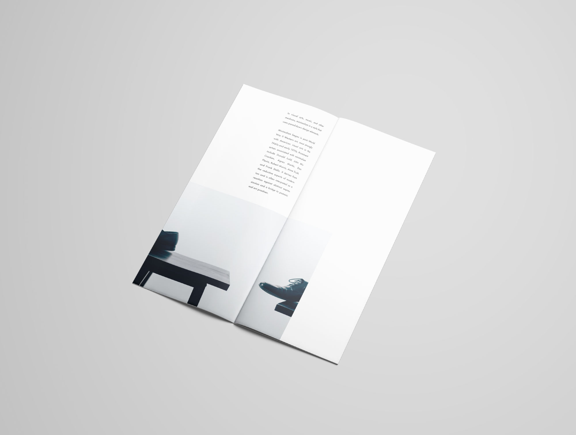 垂直宣传册设计印刷效果PSD样机模板 Vertical Brochure Mockup插图(4)