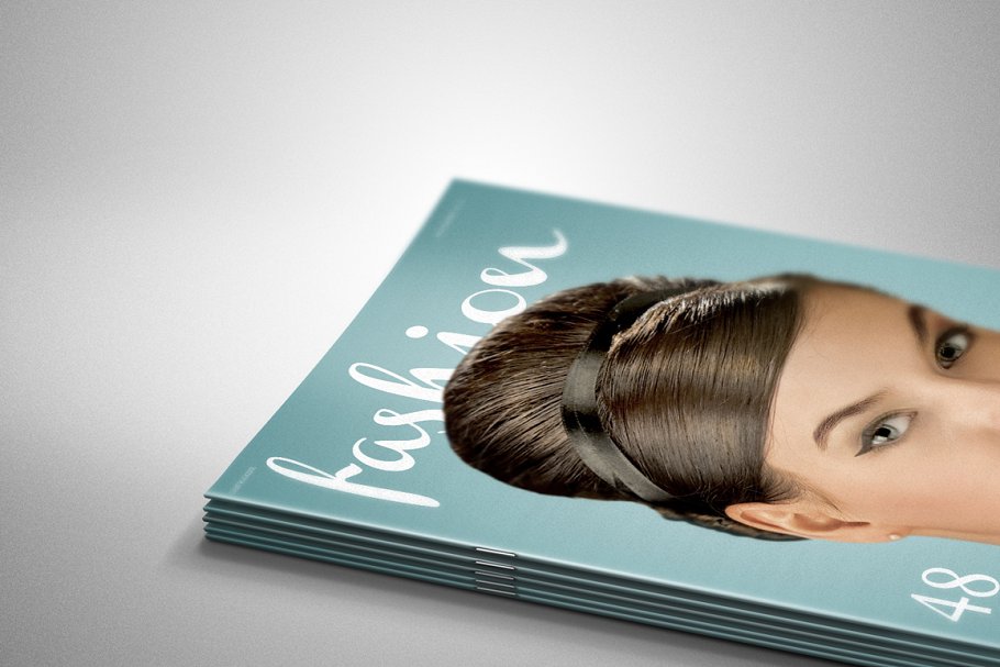 时尚杂志3D样机模板 Pile of Magazines Mock-up插图
