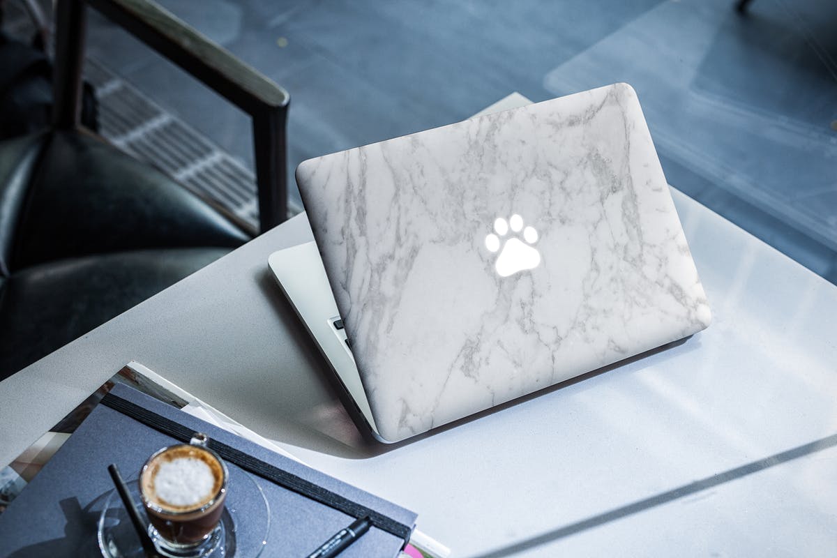 Macbook A面定制外观样机模板 MacBook Skin Mock-Up插图