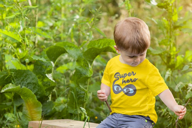 童装男童圆领T恤服装样机模板 Toddler Boy Crew Neck T-shirt Mock-up插图(4)