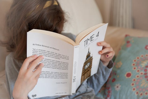 儿童图书阅读场景样机模板 Girl Reading a Book Mock-up插图(2)