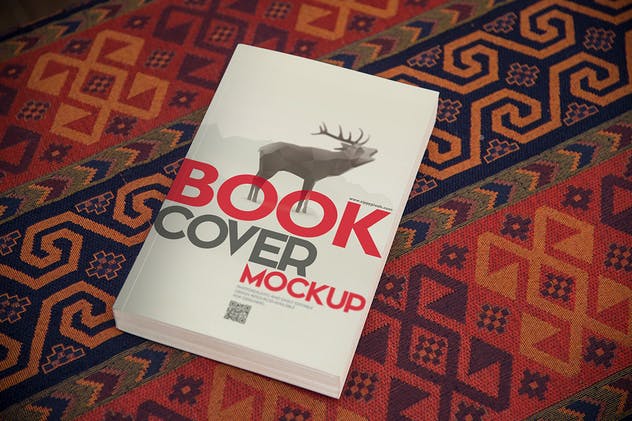 软皮书封面设计样机模板 Digest Size Book Mockups插图(5)