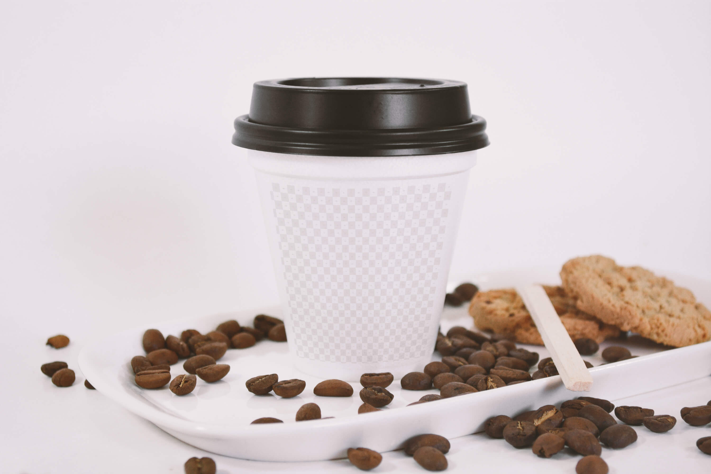 咖啡品牌VI设计咖啡杯样机模板 Sealed Coffee Cup Mockup With Cookies插图1