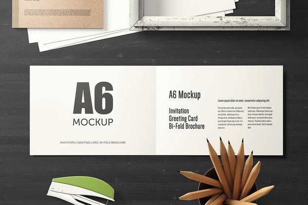 A6横向双折页宣传册样机 A6 Landscape Bi-Fold Brochure Greeting Card Mockup插图(1)