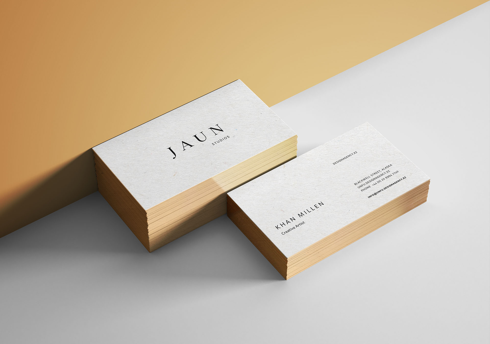 镶金边效果高端名片设计PSD样机模板 Gold Edges Business Card Mockup插图