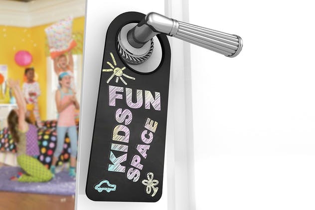 门钩门把手粉笔艺术字体吊牌样机模板 Chalkboard Door Hanger Mock-Ups插图3