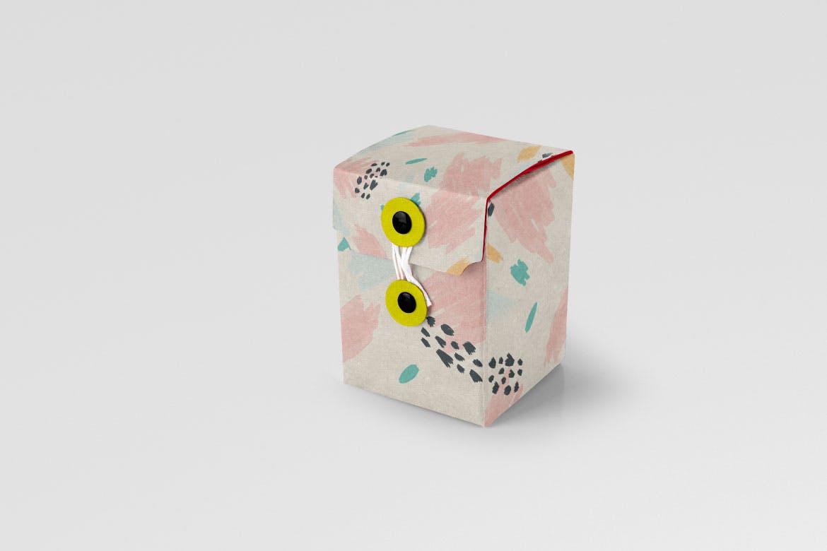 带纽扣小牛皮纸盒礼品包装盒设计样机 Small Kraft Box with Buttons插图(6)