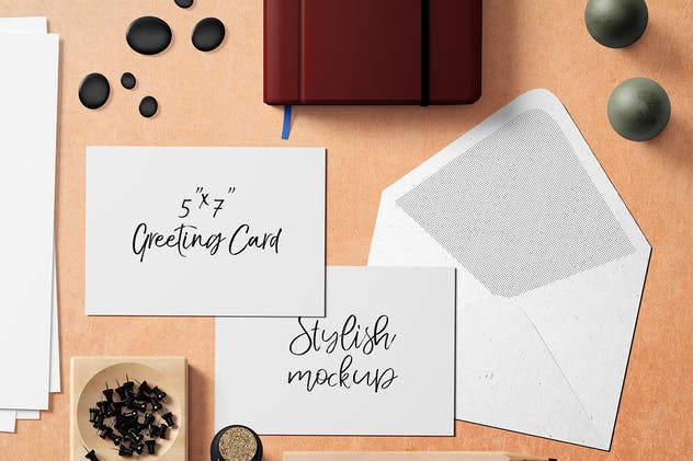 极简的贺卡/明信片样机套装V1 7×5 Greeting Card / Postcard Mockup Set 1插图5