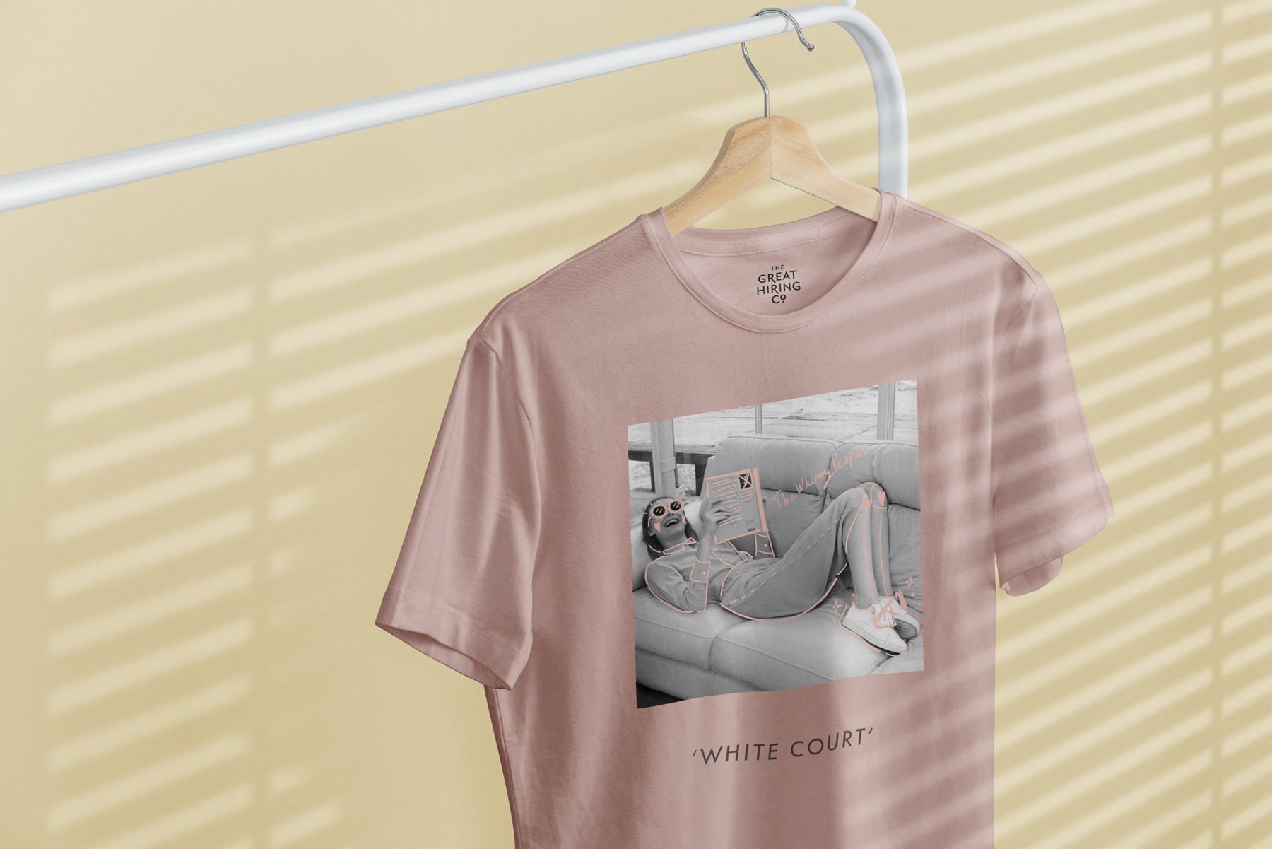 简易晾衣架T恤设计效果图样机蚂蚁素材精选 T-Shirt Mock-Up on Hanger插图(7)