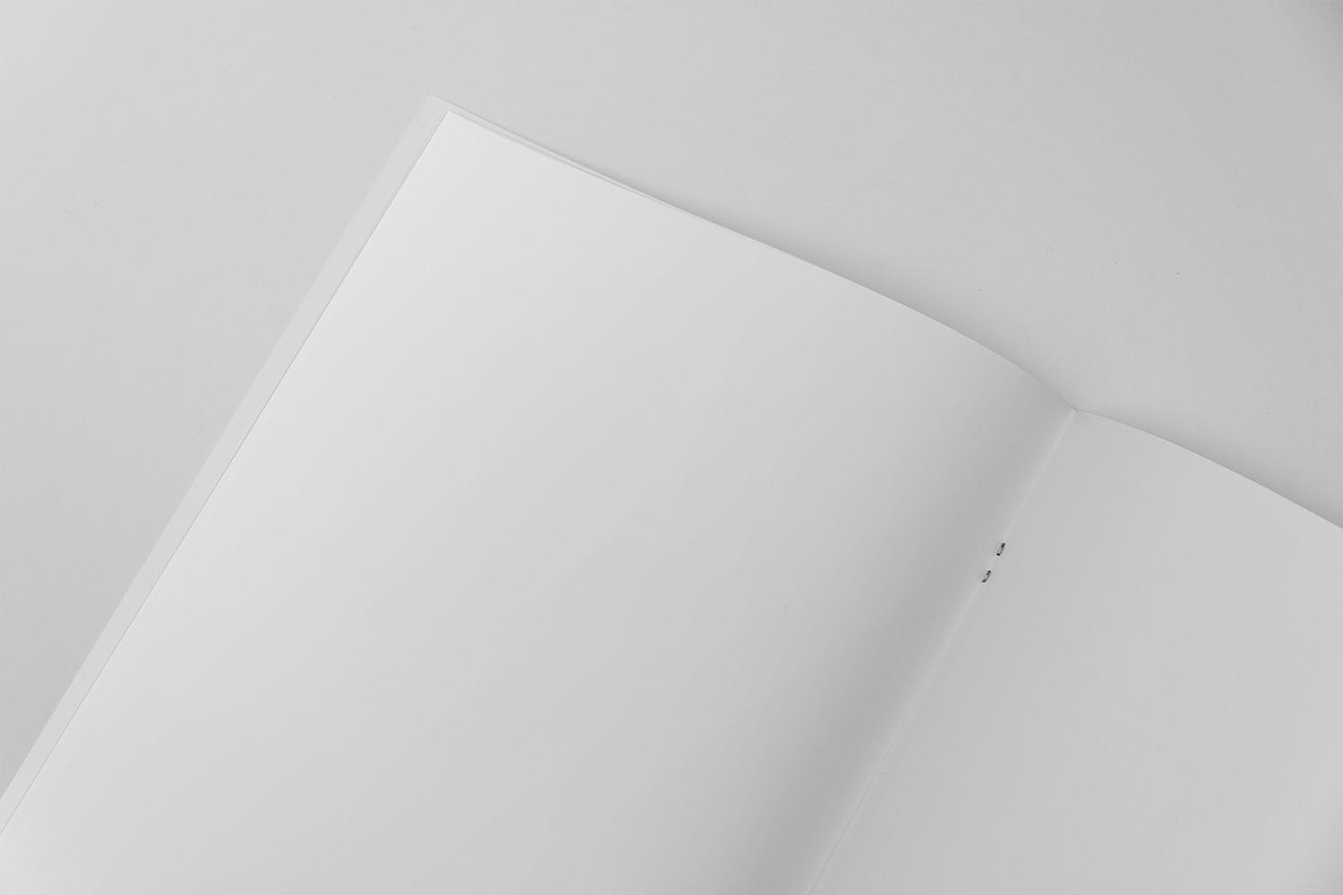 A4尺寸企业/品牌宣传册内页特写样机蚂蚁素材精选模板 A4 Brochure Page Closeup Mockup插图(1)