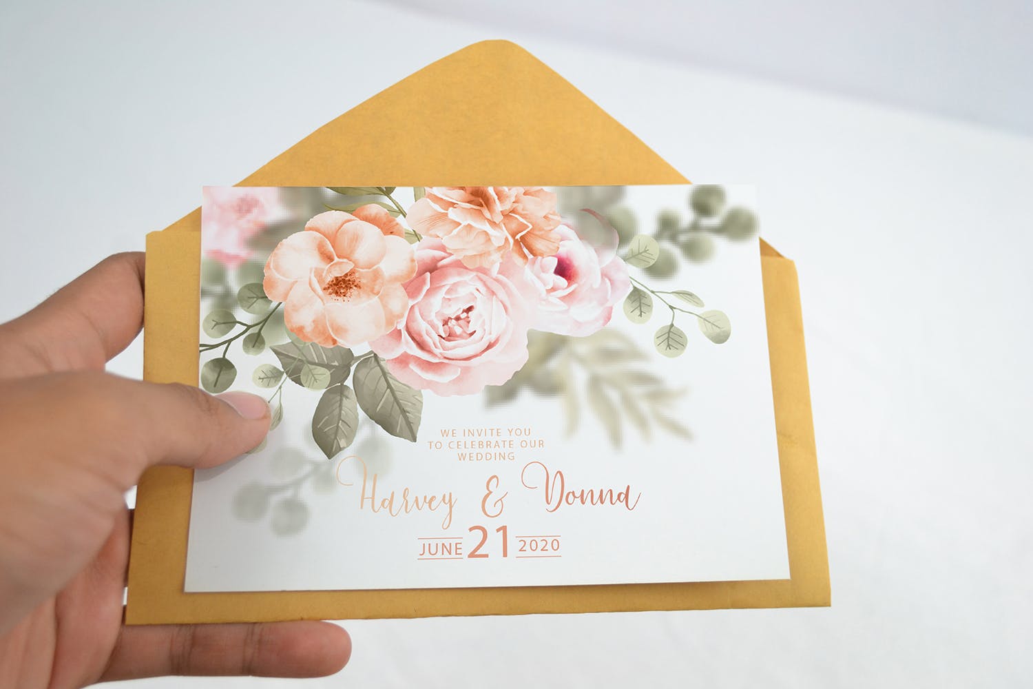 婚礼邀请函设计效果图样机蚂蚁素材精选模板v2 Realistic Wedding Invitation Card Mockup V2插图(1)