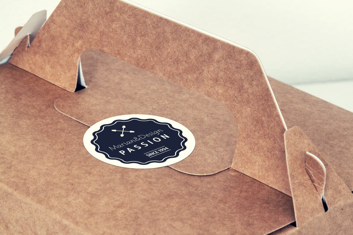 蛋糕外带盒包装&品牌Logo设计效果图第一素材精选模板 Photorealistic Paper Box & Logo Mock-Up插图(1)