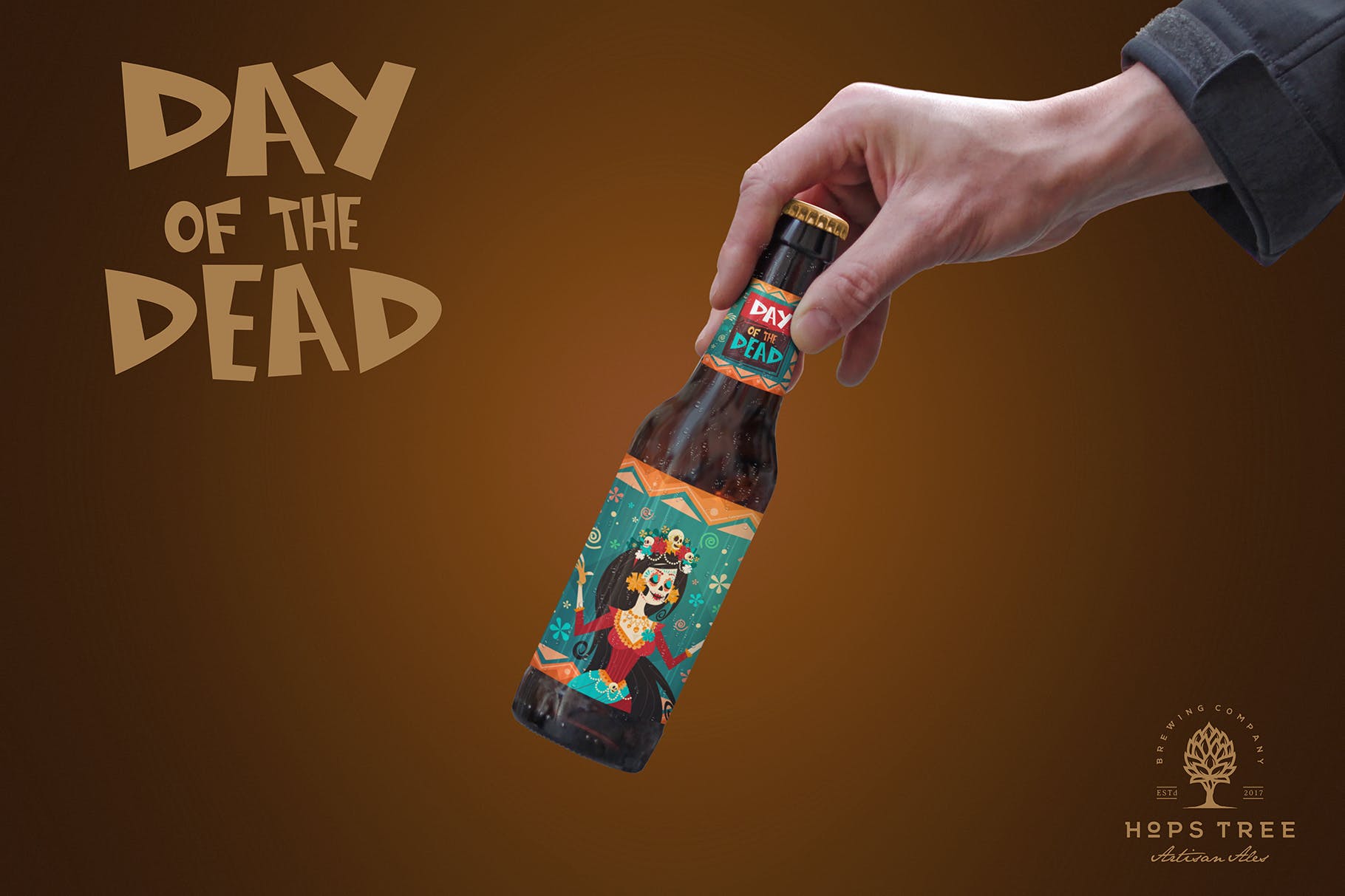 手持小支装啤酒瓶第一素材精选模板 Inclined Hand Beer Mockup插图(2)