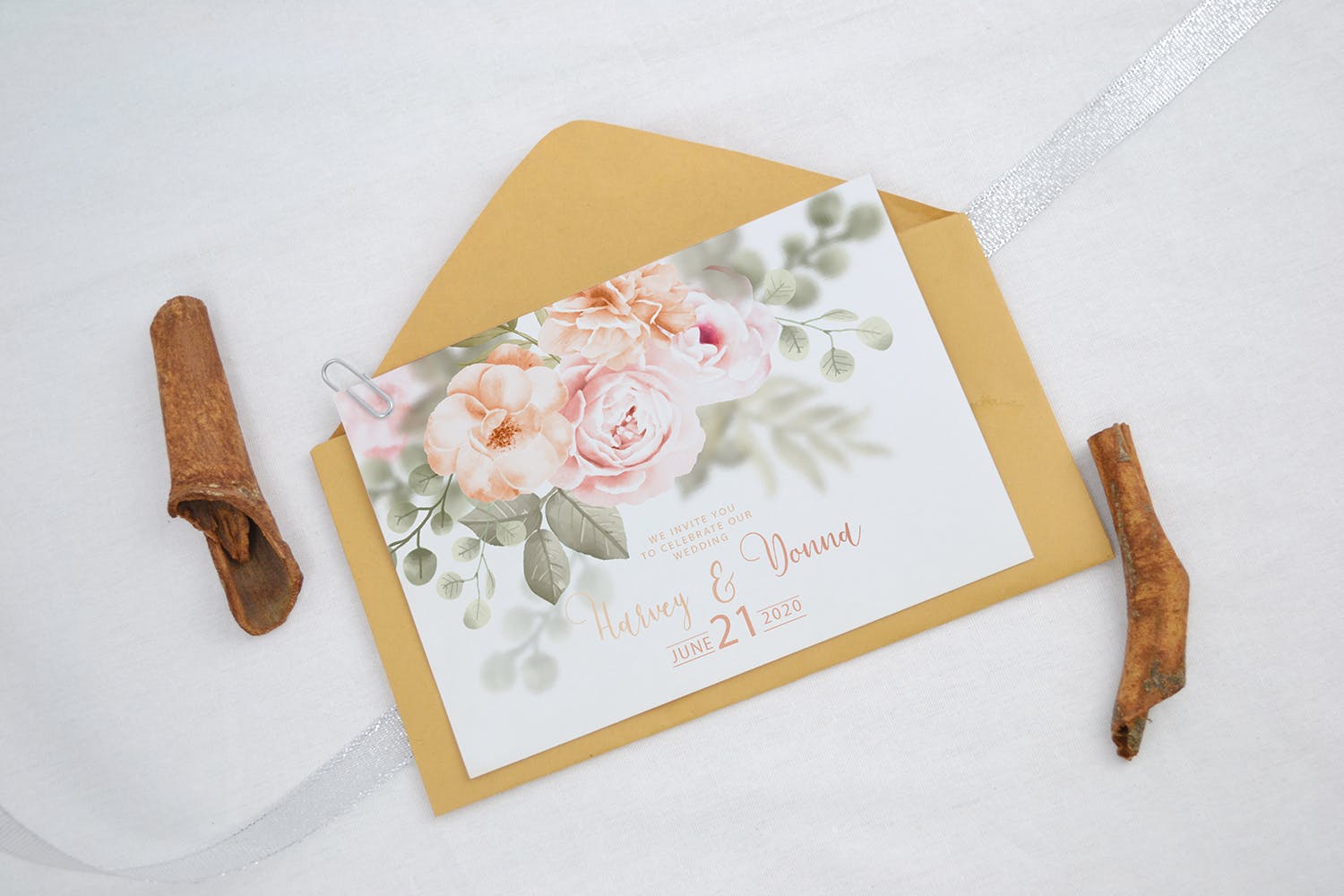 婚礼邀请函设计效果图样机蚂蚁素材精选模板v2 Realistic Wedding Invitation Card Mockup V2插图(3)