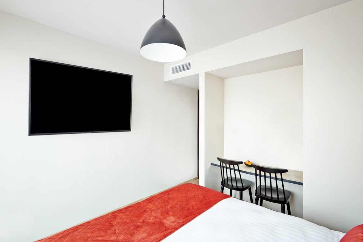 酒店房间装饰画框样机大洋岛精选模板v01 Hotel-Room-01-Mockup插图3