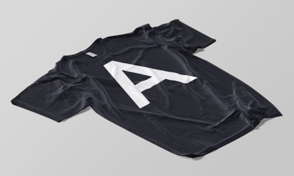 免费皱褶平铺T恤服装样机 T-Shirt Mockup