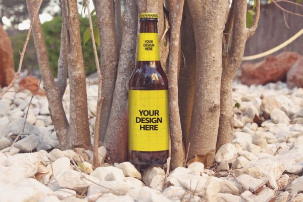 福门特拉岛白石滩场景小啤酒瓶外观印刷设计样机 Formentera White Stone Beach