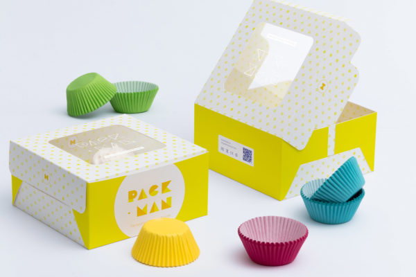 四只装纸杯蛋糕甜点包装盒设计图预览样机 Four Cupcake Box Mockup 04缩略图 四只装纸杯蛋糕甜点包装盒设计图预览样机 Four Cupcake Box Mockup 04