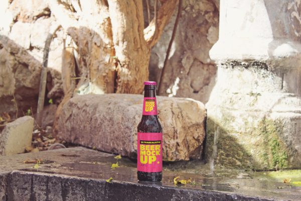 喷泉场景啤酒瓶外观设计样机模板 Fountain Beer Mockup缩略图 喷泉场景啤酒瓶外观设计样机模板 Fountain Beer Mockup