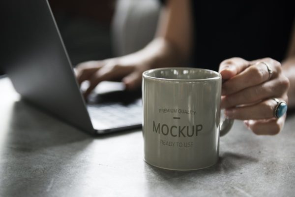 办公场景咖啡杯马克杯样机 Coffee cup design Mockup