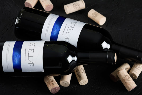 酒瓶&酒瓶塞洋酒品牌Logo设计效果图样机11 Wine Bottle Mockup 11缩略图 酒瓶&酒瓶塞洋酒品牌Logo设计效果图样机11 Wine Bottle Mockup 11