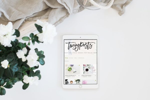 现代简约平板电脑样机 Tablet Mockup | Portrait缩略图 现代简约平板电脑样机 Tablet Mockup | Portrait