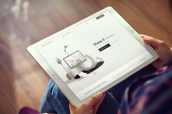 手持iPad Pro平板电脑样机模板 iPad Pro Mockups v5缩略图 手持iPad Pro平板电脑样机模板 iPad Pro Mockups v5