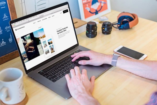 苹果MacBook Pro笔记本电脑样机模板 Macbook Touch Bar Mockup Laptop Website Workplace