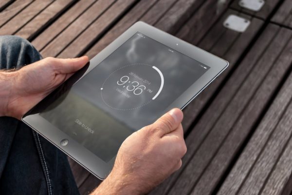 手持iPad使用场景APP应用&网站设计演示模板 Tablet Mock-up缩略图 手持iPad使用场景APP应用&网站设计演示模板 Tablet Mock-up