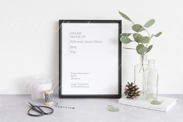 室内黑色画框相框样机 Christmas Black 8×10" frame mockup