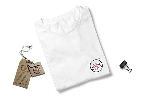 简约时尚的T恤衣服服装设计VI样机展示模型样机mockups