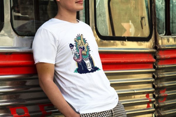 印花T恤男模特上身效果图样机设计模板素材 T-shirt Presentation Mockup