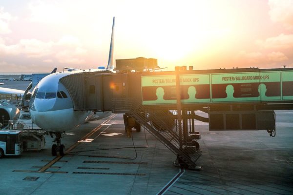 机场飞机海报广告牌样机设计模板素材 Poster / Billboard Mock-ups – Airport Edition