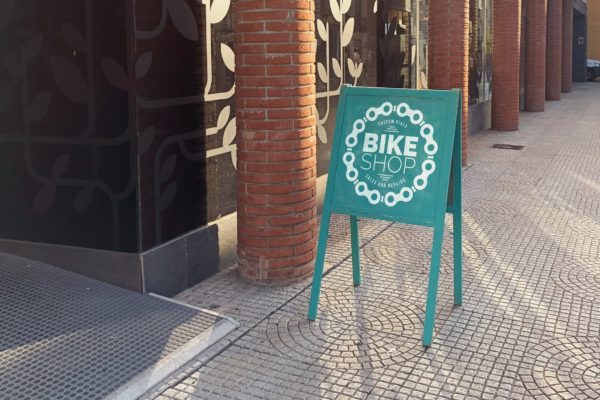 店铺可折叠促销活动告示牌样机设计模板素材 Blue Slate Mockup