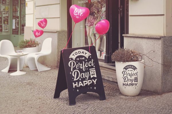 店铺促销门口折叠告示牌样机设计模板素材 Slate Mockup for Love