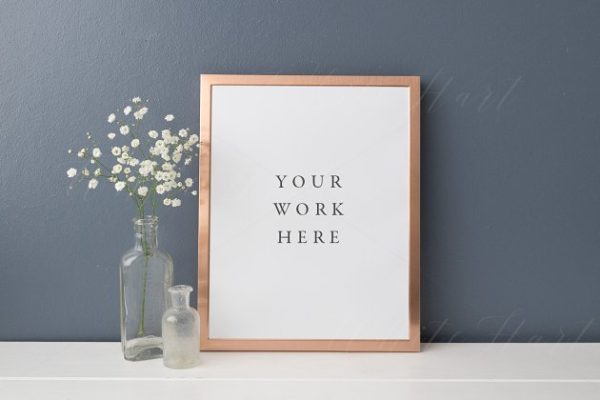 灰黑墙体背景室内相框画框样机 Dark wall copper frame mock up 8×10"