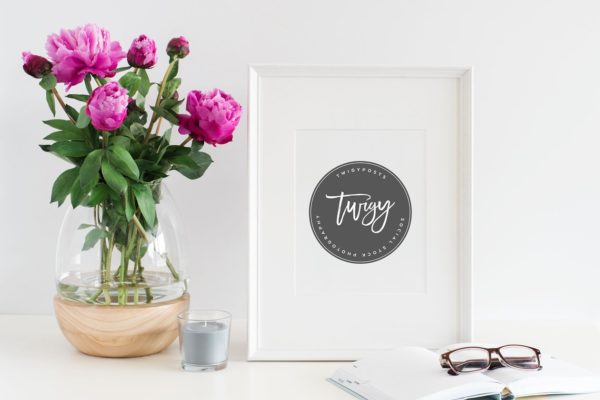 办公氛围相框样机 Styled Stock Photo Frame Mockup |PSD