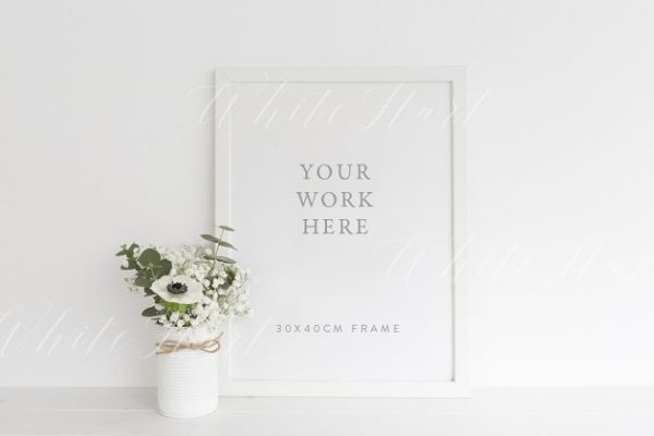 白色花绘框架样机设计模板素材 White floral frame mock up