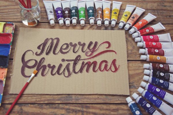 水彩插画创作画室场景牛皮纸样机设计模板素材 Paperboard Paint Scene