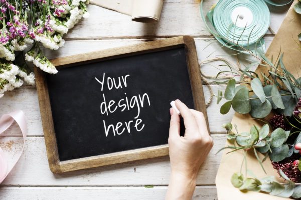 迷你小黑板设计展示样机设计模板素材 Blackboard Design Mockup