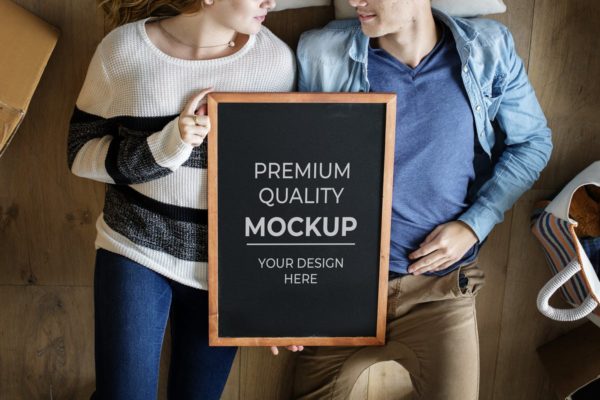 室内装修画框油画装潢样机设计模板素材 Couple New House Frame Mockup