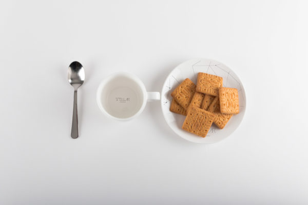 咖啡杯咖啡品牌商标设计预览样机素材01 Coffee Cup with Cookies Mockup 01