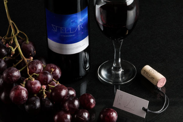 葡萄酒洋酒酒瓶外观标签设计样机素材模板12 Wine Bottle Mockup 12