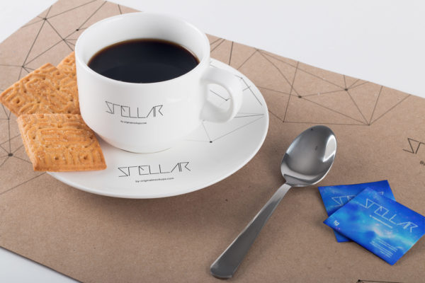 咖啡杯和餐垫餐饮品牌VI设计预览样机素材01 Coffee Cup and Placemat Mockup 01