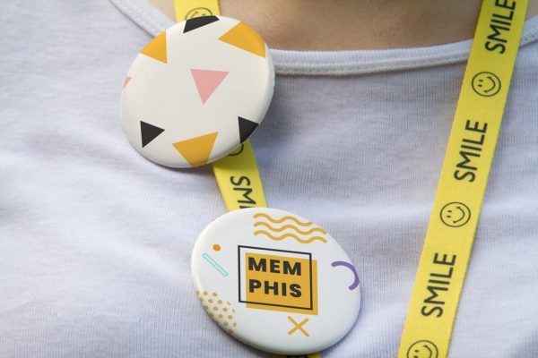 服装别针品牌设计元素展示样机素材模板 Brand Pin Mockup